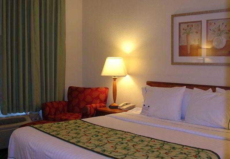Fairfield Inn And Suites By Marriott Тифтон Экстерьер фото